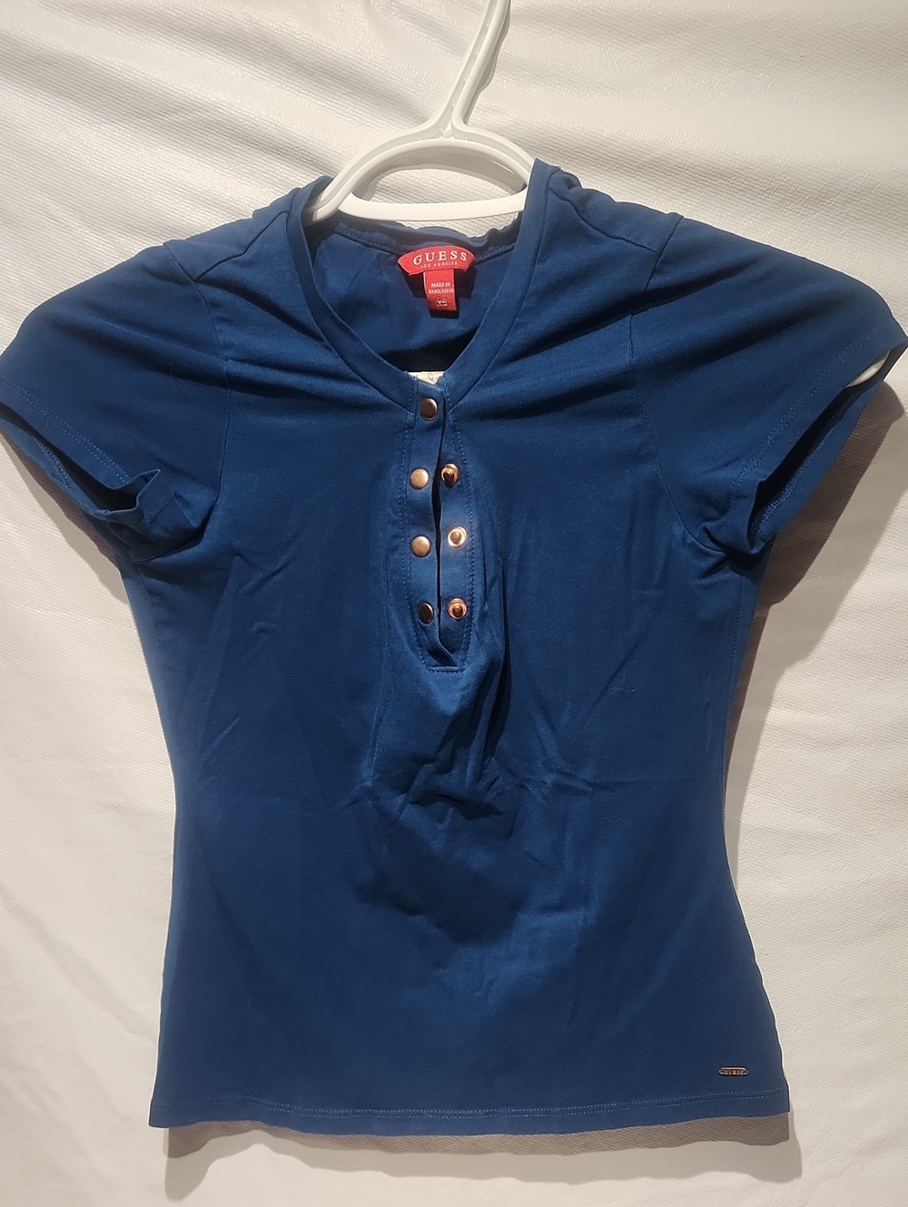 121. Guess tshirt xs